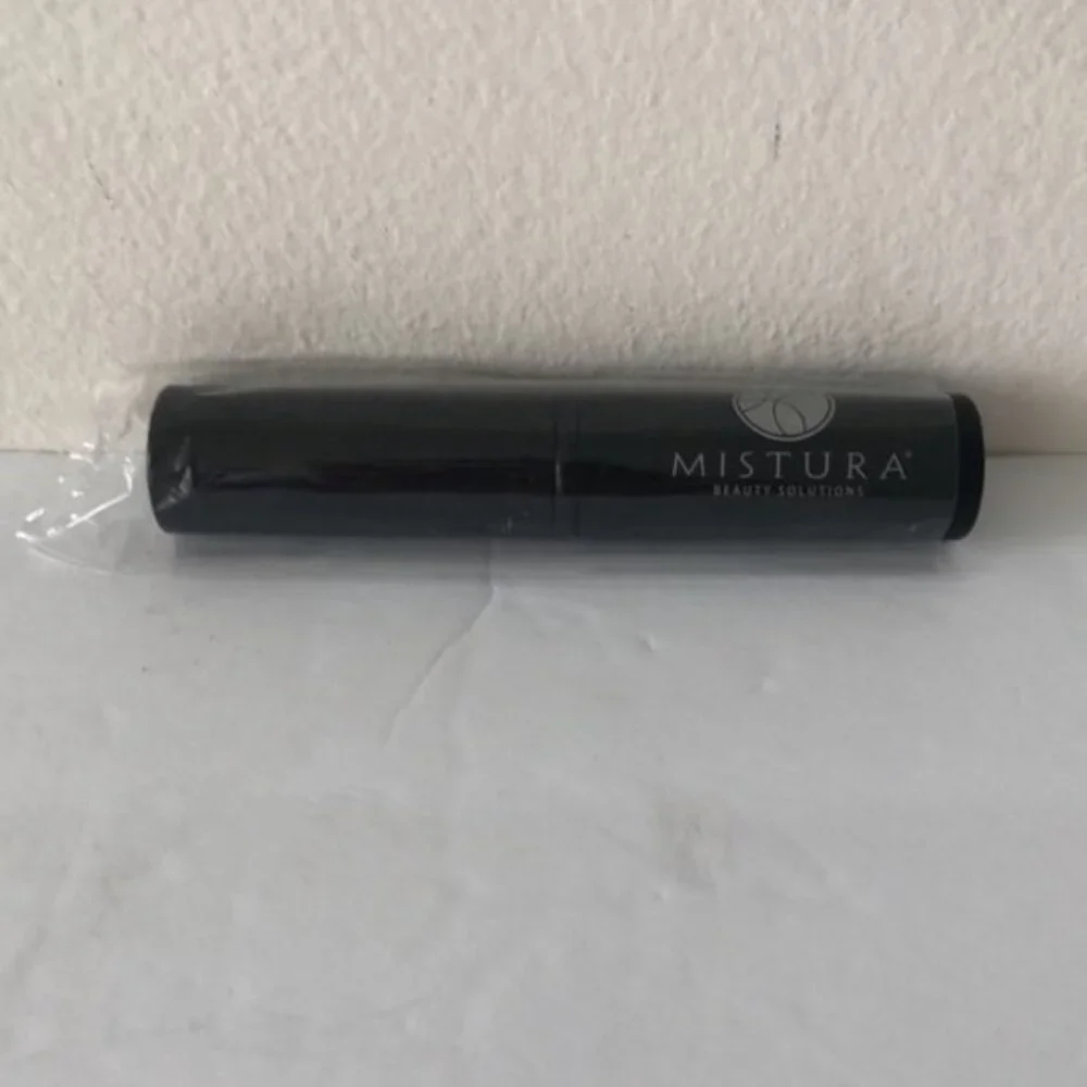Mistura Beauty Solution Retractable Kabuki Brush for powder, bronzer, or blush